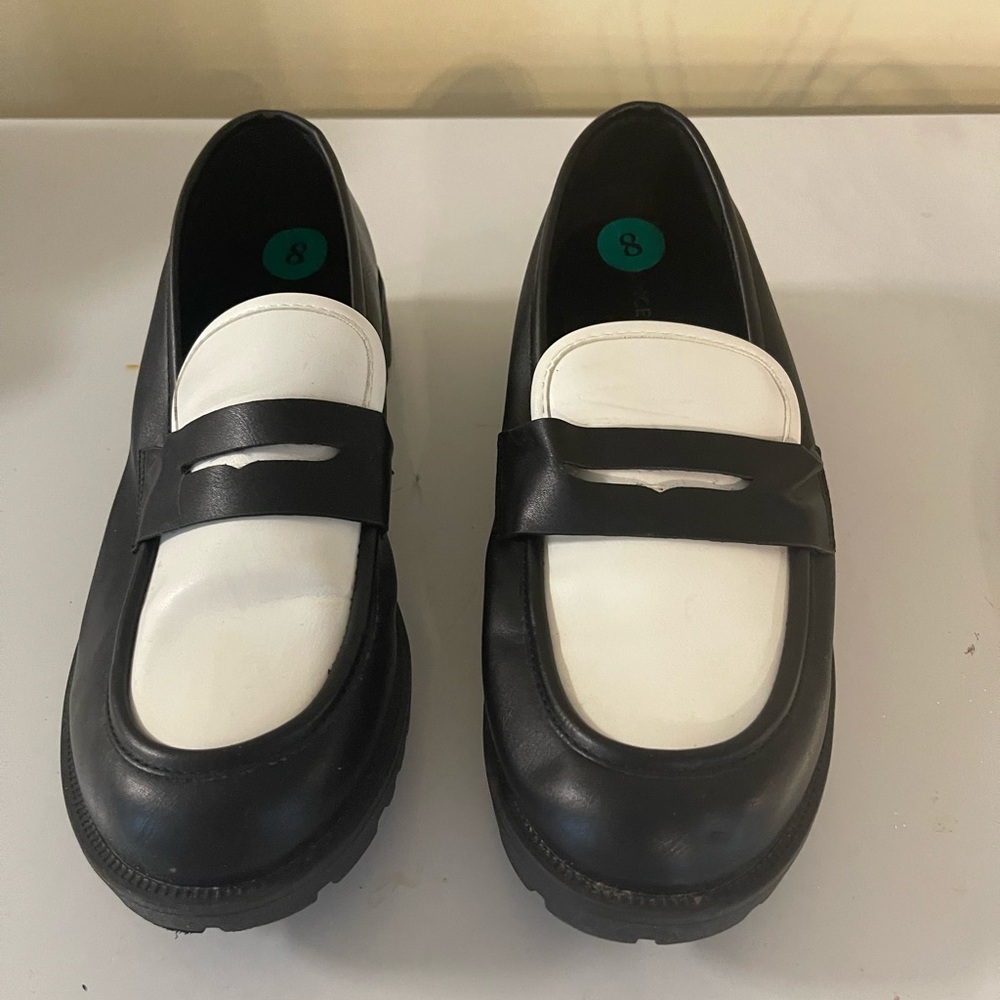 Sincerely Jules Black and White Flats Minimalist Design